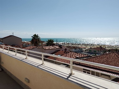 Foto Hotel a Camaiore Lido di Camaiore di 750 m² con 35 locali in vendita