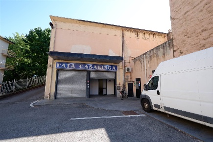 Foto Locale commerciale in Viale Gramsci, San Giovanni Valdarno di 924 m²