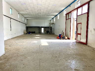 Foto Locale commerciale a Porto Mantovano Sant'antonio di 400 m² in affitto