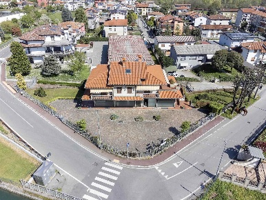 Foto Negozio in Via al Brembo 1, Filago Centro di 245 m² con 1 locali