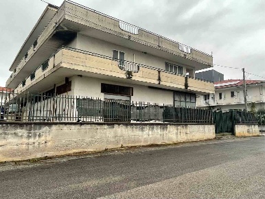 Foto Laboratorio in Via D'Aiutolo, Montecorvino Rovella Macchia di 380 m²