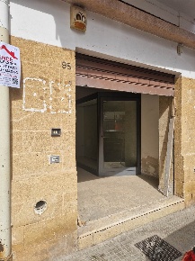 Foto Attività commerciale in via aprilia 98, Brindisi Cappuccini di 241 m²