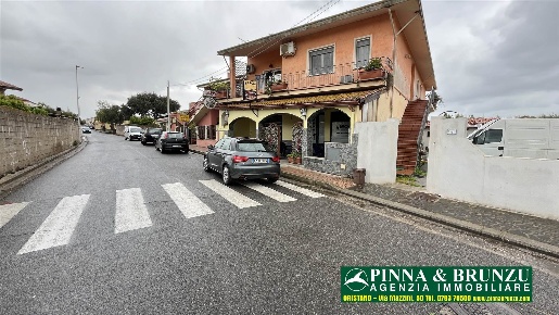 Foto Negozio in 4 novembre  6, Zeddiani di 302 m² con 5 locali in vendita