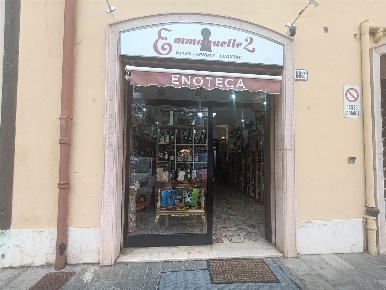 Foto Negozio in via canalchiaro 182/A, Modena Centro Storico di 47 m²