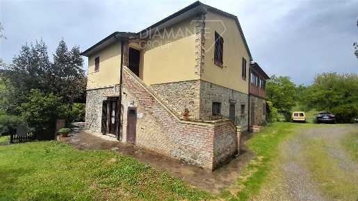 Foto Cessione attività a Cinigiano Centro di 483 m² con 11 locali