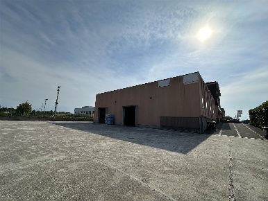 Foto Locale commerciale a Rottofreno di 682 m² con 1 locali in vendita