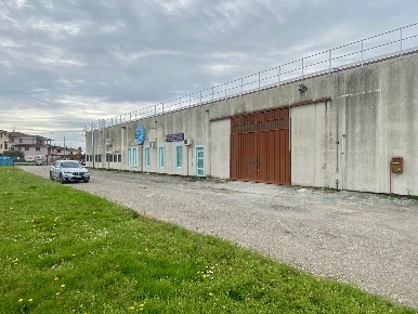 Foto Magazzino a Borgo Virgilio Cerese di 750 m² con 3 locali in affitto
