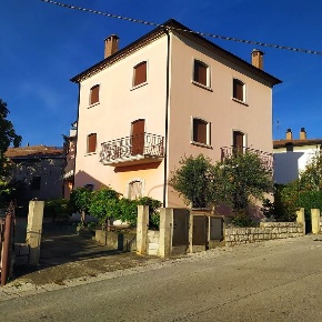 Foto Attività commerciale in Via Cisterne, Villamaina di 255 m² in vendita