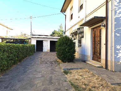 Foto Casa indipendente in VIA DON MINZONI  7-9, Fucecchio Centro di 195 m²