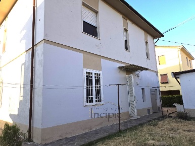 Foto Casa indipendente in VIA DON MINZONI  7-9, Fucecchio Centro di 195 m²