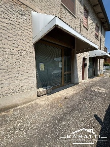 Foto Attività commerciale a Luzzara Centro di 170 m² con 5 locali