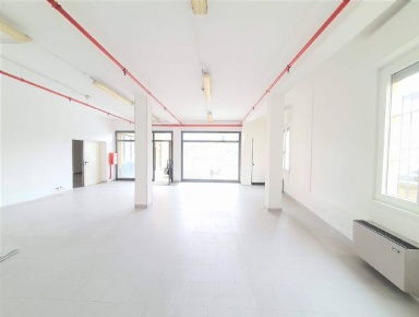 Foto Negozio in corso Europa, Calolziocorte Centro di 235 m² con 2 locali