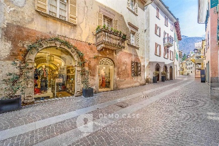 Foto Attività commerciale in Via F. e G. Dolzino 81, Chiavenna Centro