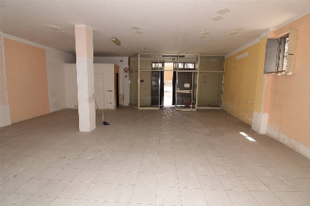 Foto Locale commerciale in VIA CANONICO ALFIO SFERRAZZO, Lentini di 84 m²