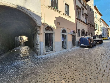 Foto Negozio a Viterbo Sacrario - Piazza della Rocca di 100 m² con 1 locali