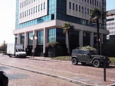 Foto Magazzino in Via Torri Bianche, Vimercate Torri Bianche di 160 m²
