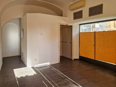 Foto Locale commerciale a Siena Lizza - Camollia di 25 m² con 1 locali