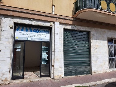 Foto Negozio in Via Paladini, Caltanissetta Centro di 75 m² con 1 locali