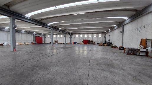 Foto Magazzino a Trezzano Rosa di 1300 m² con 1 locali in affitto