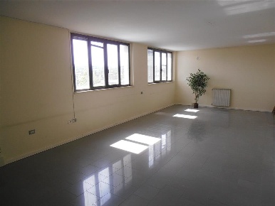Foto Ufficio a Torrita di Siena Centro di 92 m² con 5 locali in vendita