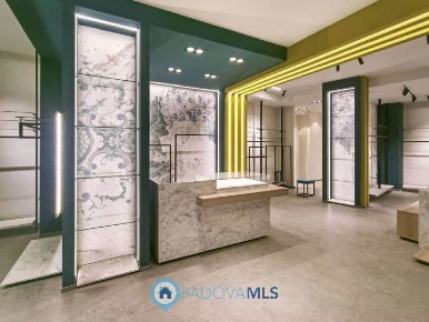 Foto Negozio a Montegrotto Terme Centro di 70 m² con 1 locali in vendita