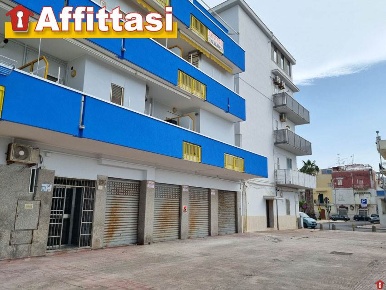 Foto Locale commerciale in LUNGOMARE CRISTOFORO COLOMBO 3, Centro di 150 m²