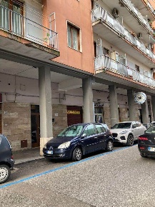 Foto Negozio in Via Biblioteca Avallone, Cava de' Tirreni Centro di 40 m²