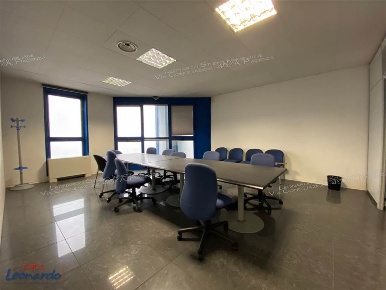 Foto Ufficio a Piacenza Roncaglia - Borghetto di 356 m² con 8 locali