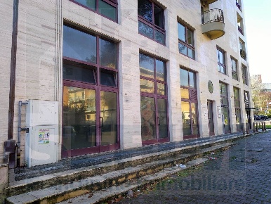 Foto Negozio in VIA DANTE  13, Matera Centro di 117 m² con 1 locali