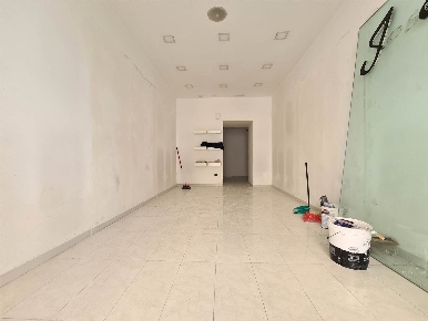 Foto Negozio in Via Mazzocchi  65, Santa Maria Capua Vetere di 55 m²