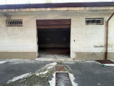 Foto Locale commerciale a Mascalucia Centro di 28 m² con 1 locali