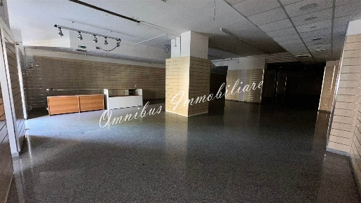 Foto Locale commerciale in VIA FUIANI  21, Foggia di 275 m² con 1 locali