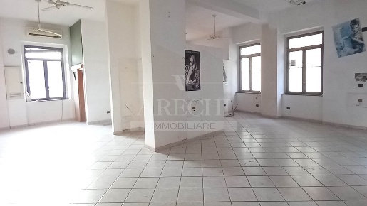 Foto Negozio a Salerno Irno - Brignano di 80 m² con 3 locali in affitto