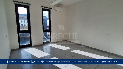 Foto Ufficio a Salerno Zona Industriale - San Leonardo di 200 m² in affitto