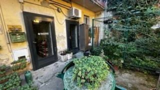 Foto Negozio a Pavia Centro Storico di 179 m² con 3 locali in vendita