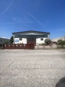 Foto Magazzino in via case sparse  89, Manerba del Garda Campagnola