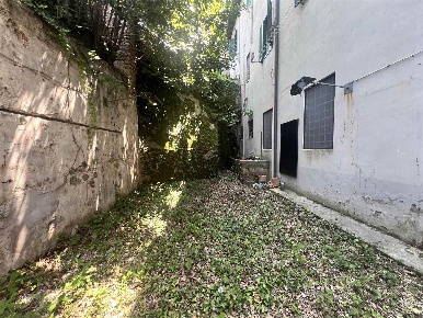 Foto Magazzino a Livorno Shangai di 62 m² con 1 locali in vendita