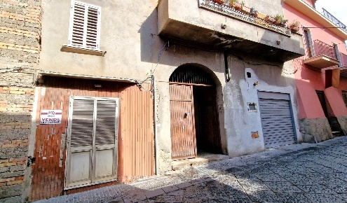 Foto Negozio a Mondragone di 25 m² con 2 locali in vendita