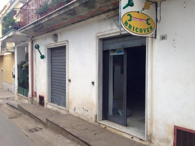 Foto Negozio in Via Loreto, Santa Maria a Vico di 50 m² con 1 locali