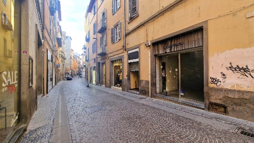Foto Negozio a Viterbo Sacrario - Piazza della Rocca di 278 m² con 2 locali