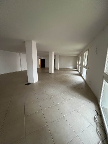 Foto Ufficio in Via Bolzoni, Piacenza Via Colombo di 153 m² con 2 locali