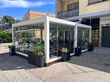 Foto Attività commerciale in Piazza Kennedy 7, Castellaneta di 120 m²