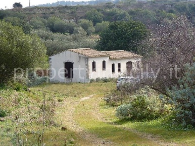 Foto Struttura sanitaria a Sortino di 213 m² con 1 locali in vendita