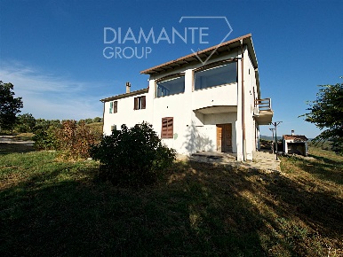 Foto Cessione attività a Cinigiano Centro di 360 m² con 13 locali