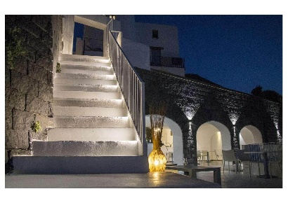 Foto Hotel in via Scalo, Malfa Centro di 1034 m² con 12 locali in vendita