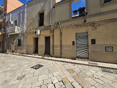 Foto Negozio in VIA DE VIRGILIS 68, Latiano di 152 m² in vendita