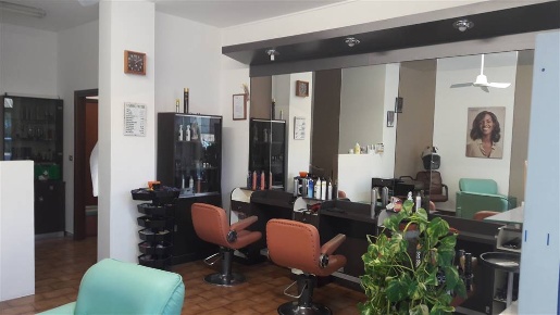 Foto Attività commerciale in via Roma 214, Martinsicuro Centro di 40 m²