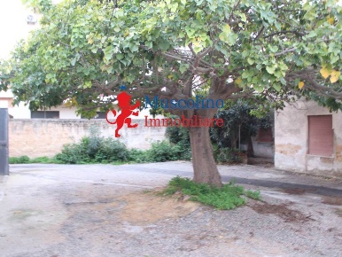 Foto Magazzino a Mazara del Vallo Centro di 90 m² in vendita