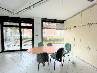 Foto Negozio a Calolziocorte Centro di 100 m² con 2 locali in vendita