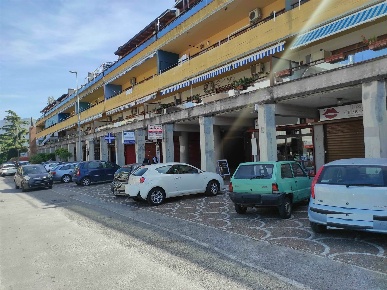 Foto Locale commerciale in Via  Salvatore Gargiulo, Roccapiemonte Centro
